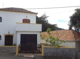 Casa da Camacha，位于桑塔岛机场 - PXO附近的酒店