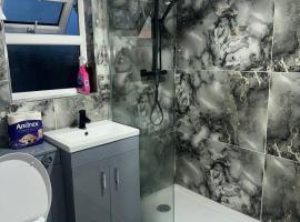Modern Studio Flat In A Guest House In Basildon，位于巴塞尔顿的酒店