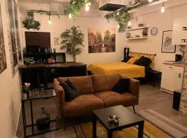 The Studio no windows 20 minutes by bus to downtown Amsterdam