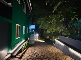 Mountain Lake Poomala Pvt Ltd，位于Thekkumkara的酒店