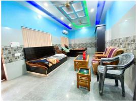 VARANASI ABHIVADYA GANGE HOTEL Near Temple And Park，位于瓦拉纳西的酒店