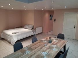 House near Forest 125 m² for 6 guests，位于布鲁塞尔的酒店