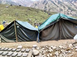 Himalayan Hill Camps By StayApart，位于Kedārnāth的酒店