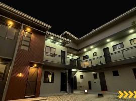 Casa Karina - Lucena City，位于Camp Wilhelm的酒店