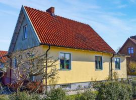 2 Bedroom Gorgeous Home In Simrishamn，位于锡姆里斯港的酒店