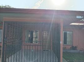 La Casa del Viajero，位于Puerto Viejo的酒店