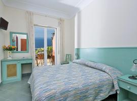 大乔治酒店，位于卡普里的酒店