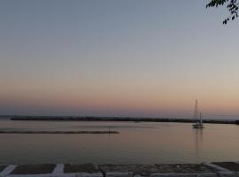 Cleopatra Studios，位于马拉松坎博斯的酒店