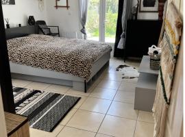 Suite parentale dans belle villa de plein pied，位于盖亚克的酒店