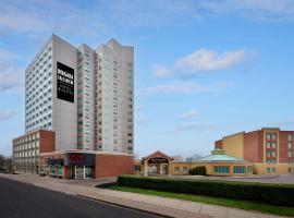 Niagara Fallsview Hotel & Suites，位于尼亚加拉瀑布的酒店