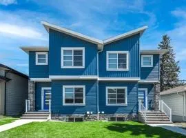 Group Stay, Sleeps 16! Near Downtown - 6BR Full Duplex, 2 Kitchens! FREE Banff Passes, Wine, Netflix, Parking!