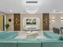 SUPER GRAND- 15BDR 17BAs - HUGE 7 000SQFT HOME