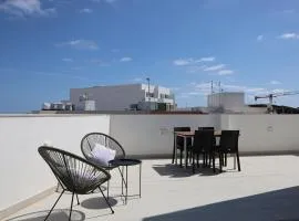 Cosy 1 BD Penthouse in Bugibba - Corner Terrace with Sea Views