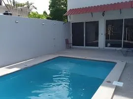 C12 · Casa 2 niveles, alberca y vista al manglar