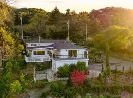 Modern Sonoma Stay w Spacious Deck Views Prime Location Bennett