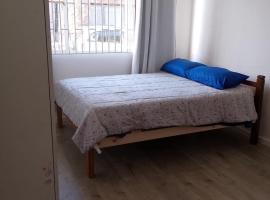Cómoda pieza en el centro de La serena，位于拉塞雷纳的酒店