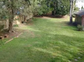 Comfortable 2 Bedroom House with Big Yard 30 Minutes to New York City