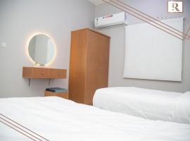 skoon rest hotel，位于哈费尔巴廷Qaisumah Airport - AQI附近的酒店