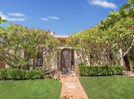 Spanish Villa in prime West Hollywood，位于洛杉矶的酒店