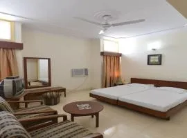Jungle Babbler Tourist Resort