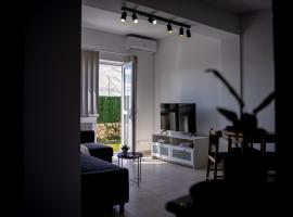 Family-Friendly Apartment with One bedroom and Separate living area, access to the garden, Donilads Properties - Home Everywhere Relax & Nature Escape，位于多亚马伊的酒店