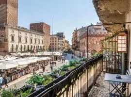 Luxury Apartment on Piazza Erbe