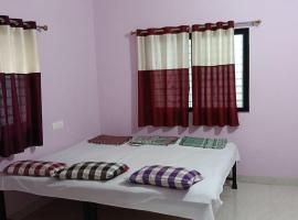 लक्ष्मी लीला गेस्ट हाऊस，位于Akalkot的酒店