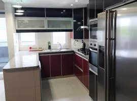 Hermoso Apartamento de 2 habitaciones en Avenida Bush