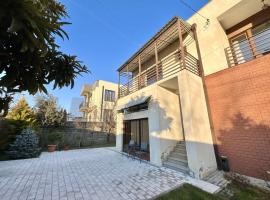 Villa in Tbilisi，位于第比利斯的酒店