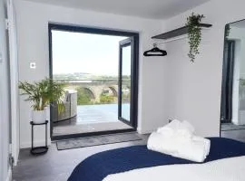 New Panoramic Riverview Apartment With Ev Plug