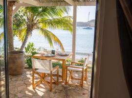 Galleon Beach 2 Bedroom Cottages，位于英吉利港的酒店
