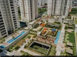 High standard APT next to Gru MAIA for 5 people