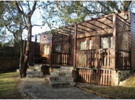 Casas da Gruta - Bungalows，位于Mira de Aire的酒店