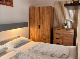 Schöne Ferienwohnung mit Schwimmbad, Sauna und Balkon，位于布劳恩拉格的酒店