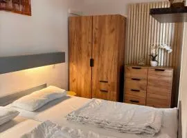Schöne Ferienwohnung mit Schwimmbad, Sauna und Balkon