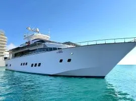 Exclusive Yacht Stay - Best Sea & Old Town Views - Prime Location