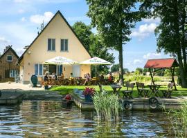 Ferienwohnung auf dem Fischerhof, Vipperow，位于Vipperow的酒店