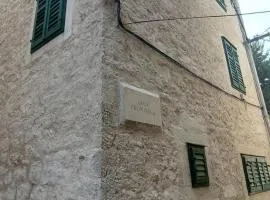 Seaside holiday house Sibenik - 23990