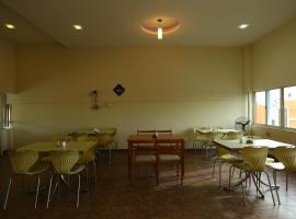 Capital O J Service Appartment，位于钦奈的酒店