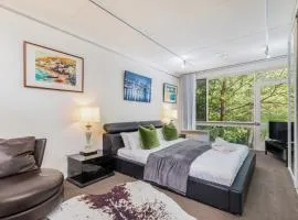 Sunlit Upstairs Suite with Hot Tub & Garden surrounds