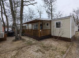 ARDECHE, mobil home 6 personnes climatisé，位于拉戈尔斯的露营地