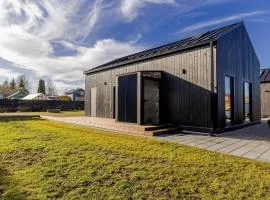 Hubane suvemaja Võhandu jõe lähistel