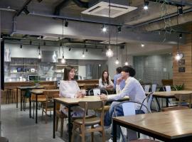 GRAND HOSTEL LDK Osaka Shinsaibashi - Former The Stay OSAKA Shinsaibashi，位于大阪的酒店