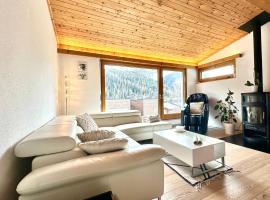 Chasa Stefania, modernes Engadiner Haus mit Wellness und Sauna，位于施库尔的酒店