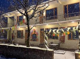 Shalom Guesthouse and Cafe，位于Kalgha的酒店
