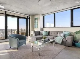 Executive Sky LUX - 2 BD 2BA Views Pool Patio & Gym