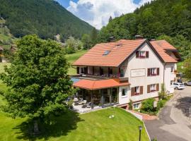 Landgasthaus Kurz Hotel & Restaurant am Feldberg - Schwarzwald，位于托特瑙的酒店