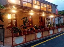 Khan House，位于舍基的酒店