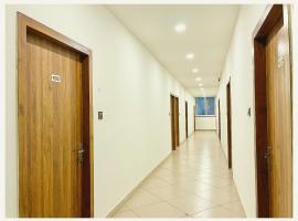 HOTEL ALPINE RESORT Near Shiv Temple，位于兰斯顿的酒店