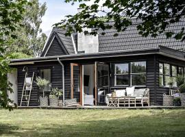 Cozy vacation home very close to the beach，位于Tisvilde的酒店